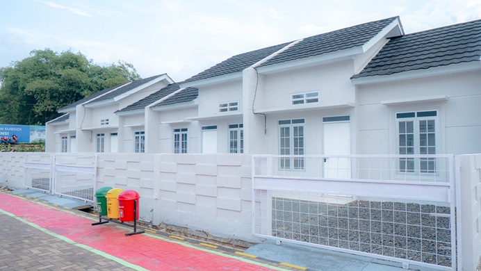 Rumah dengan pagar gratis